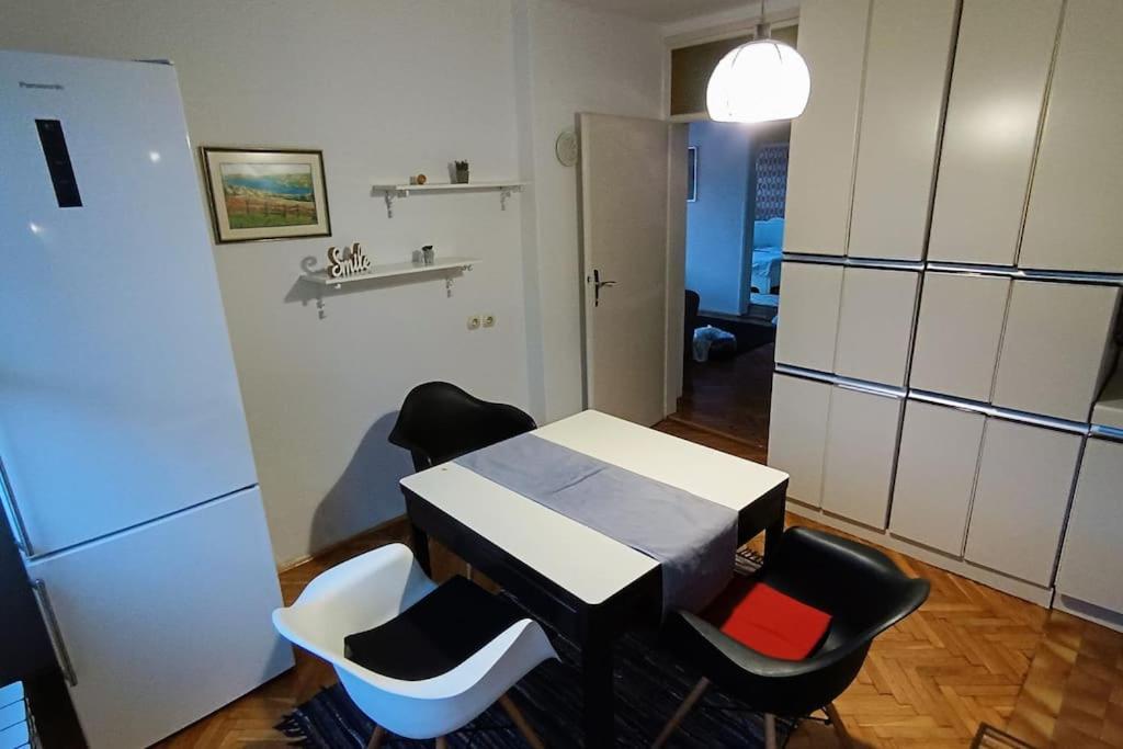 Spacious Near Bascarsija - Free Parking Daire